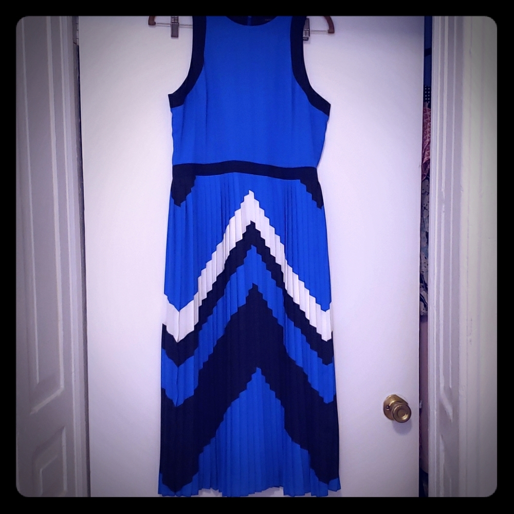 Banana Republic dress never worn